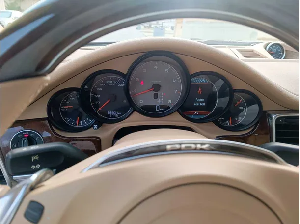 Car image 30