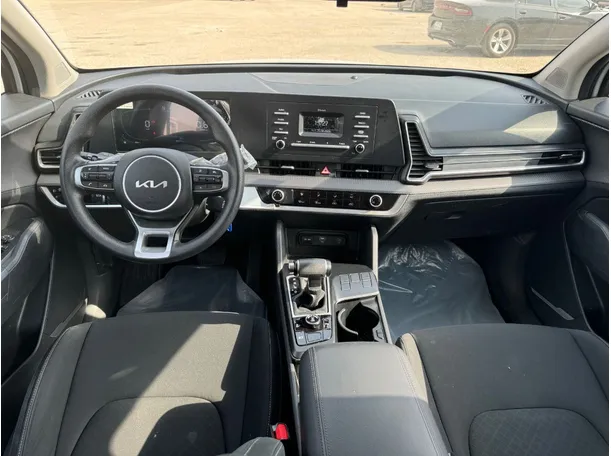 Car image 16