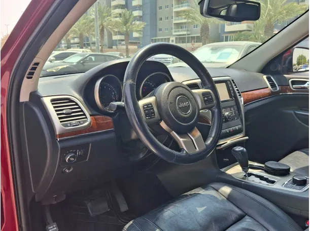 Car image 11