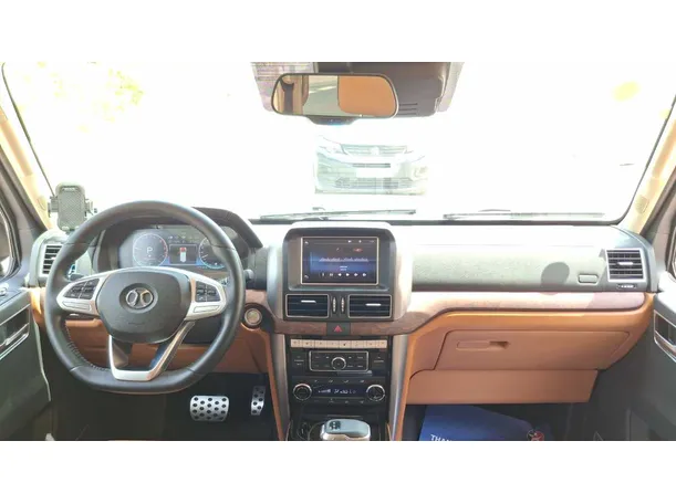 Car image 15