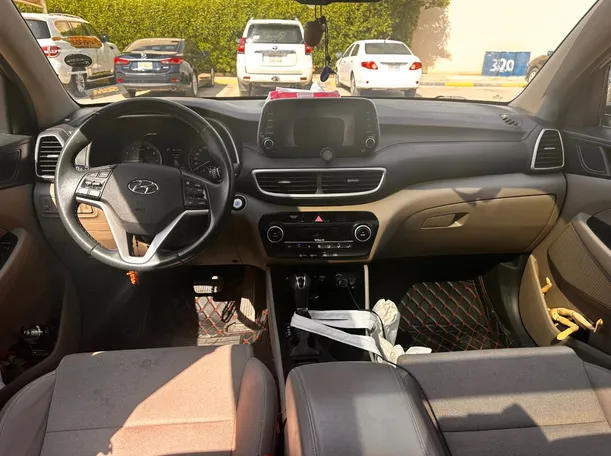 Car image 17