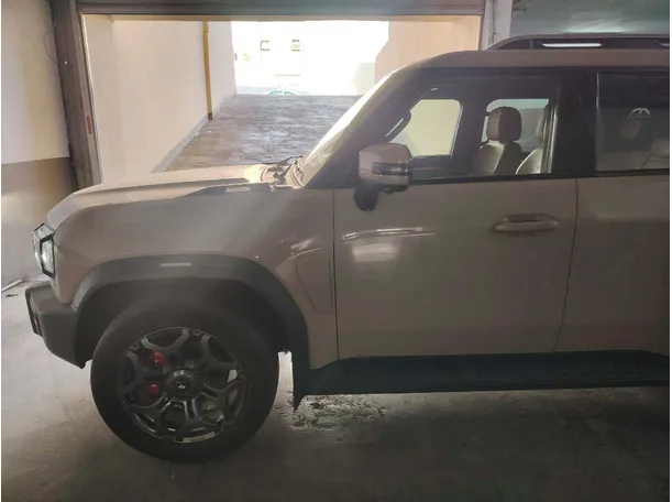 Car image 10