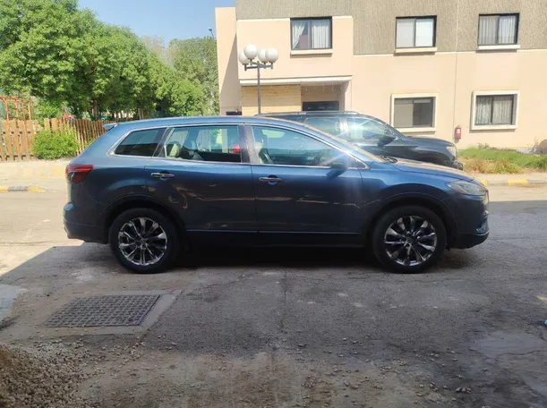 Car image 4