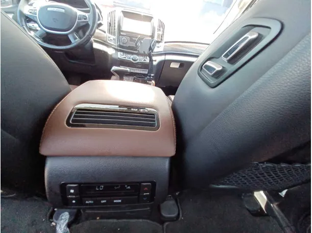 Car image 24