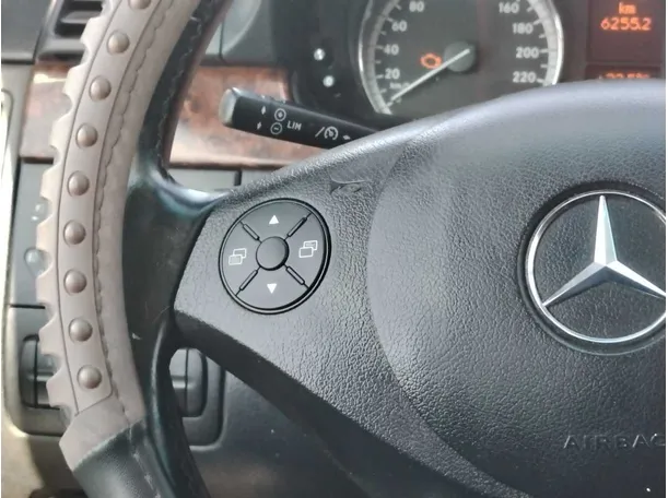 Car image 36