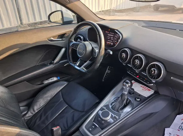 Car image 16