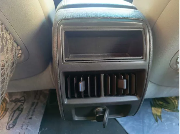 Car image 32