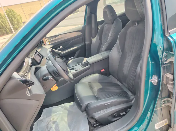 Car image 12