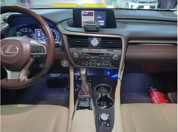 Car image 15