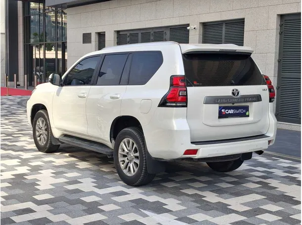 Car image 7
