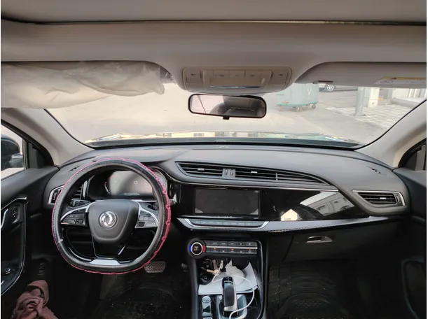 Car image 14