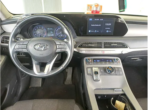 Car image 15