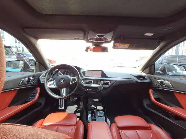 Car image 19