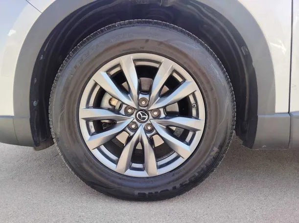 Car image 10