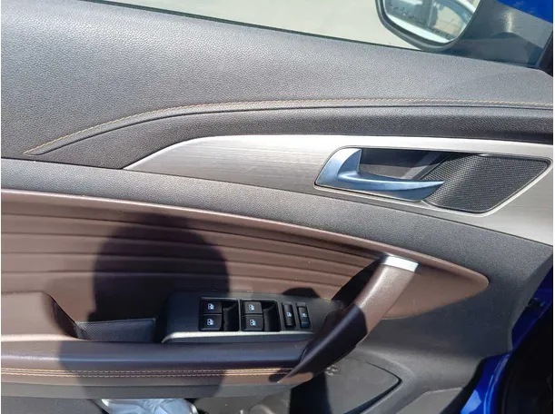 Car image 28