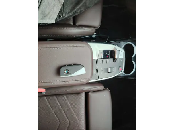 Car image 35