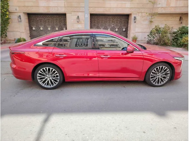 Car image 4