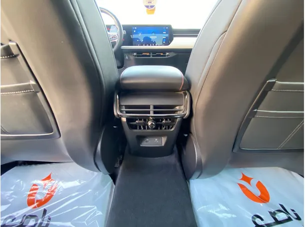 Car image 24