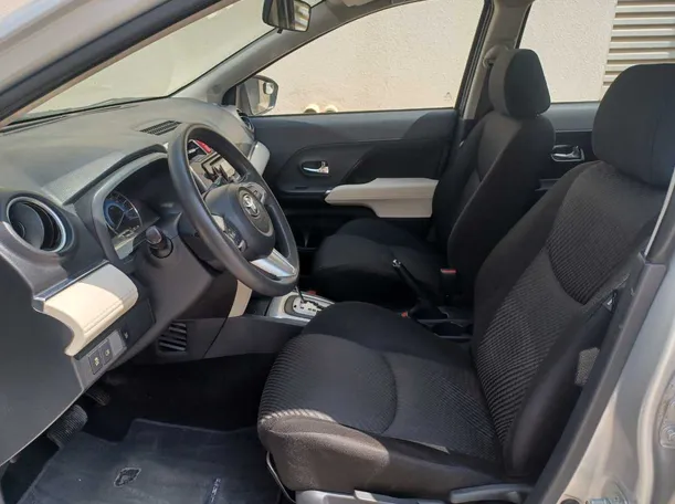 Car image 12
