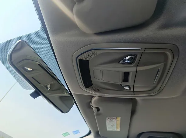 Car image 28