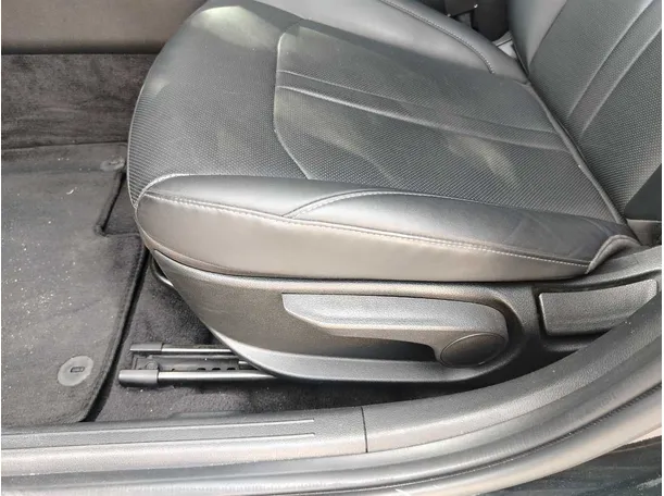 Car image 34
