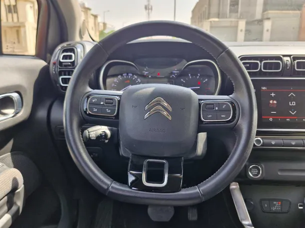 Car image 17