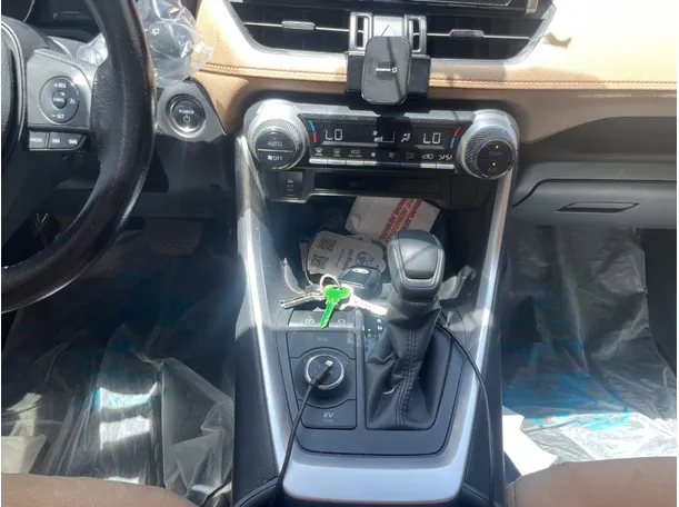 Car image 17