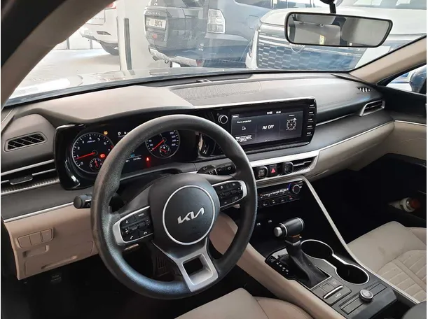 Car image 11