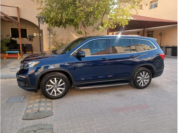 Car image 8