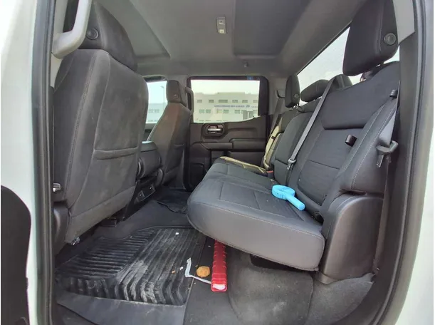 Car image 13