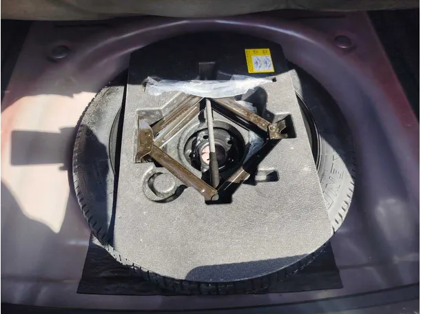 Car image 26