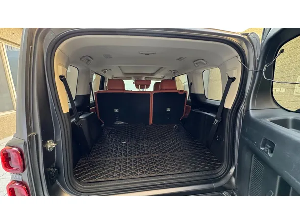 Car image 24