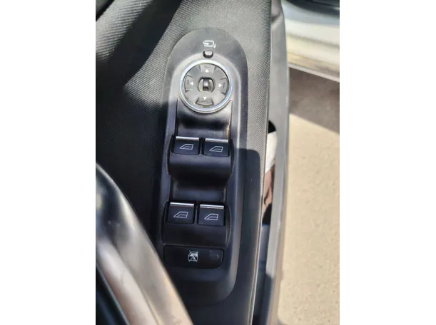 Car image 28