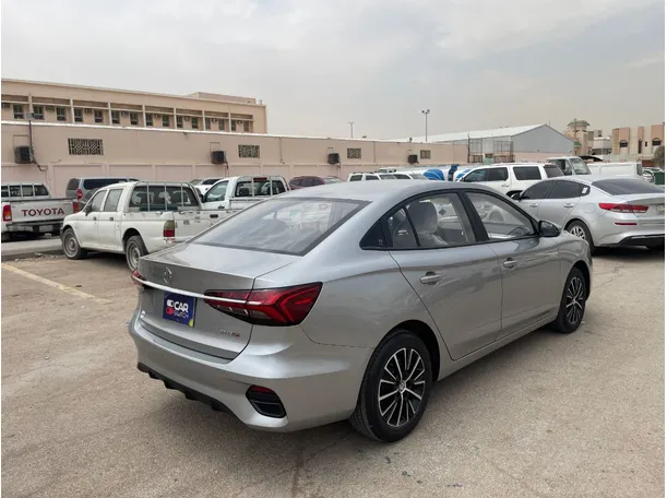 Car image 5