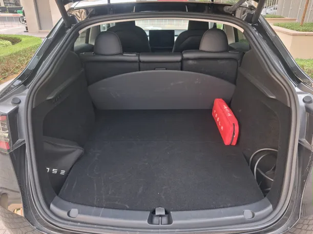Car image 19