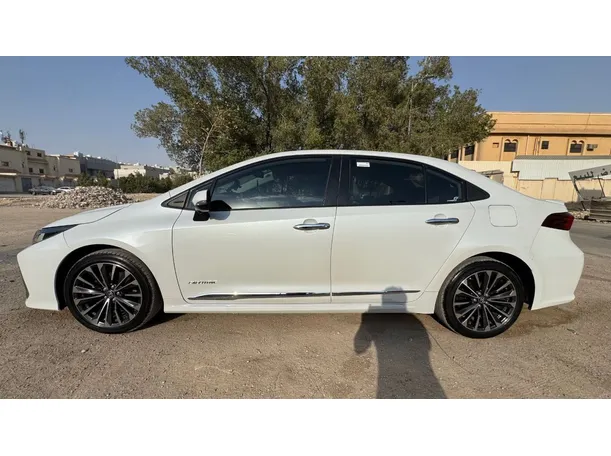 Car image 8