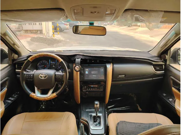 Car image 17