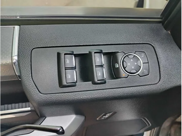 Car image 34