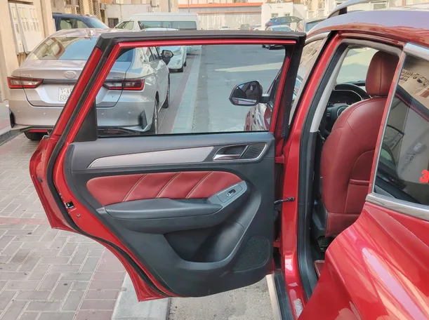 Car image 12
