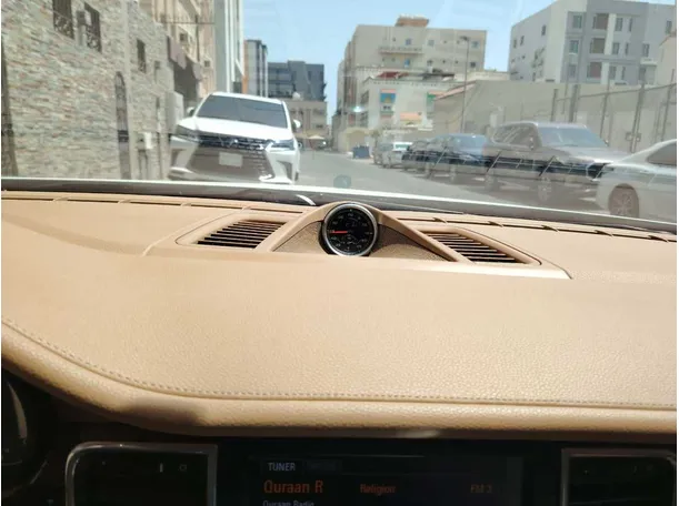 Car image 36