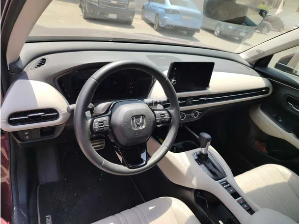 Car image 13