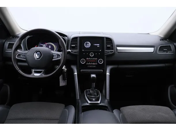 Car image 14