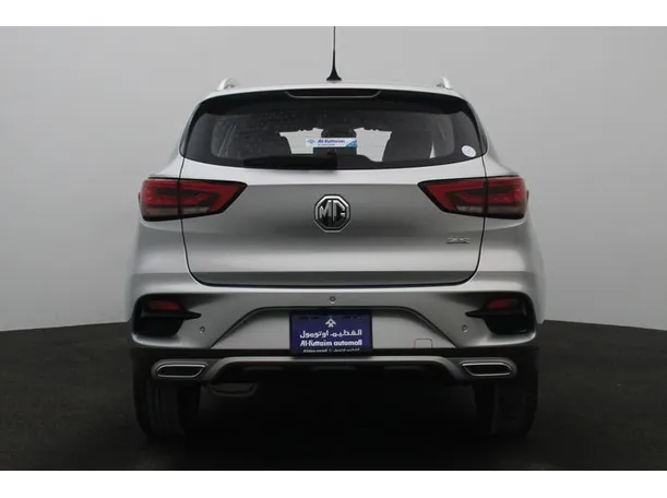 Car image 12