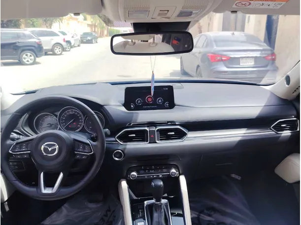Car image 18