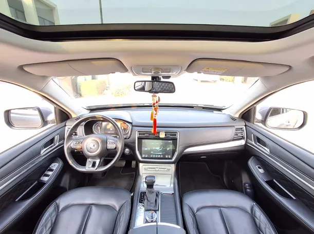 Car image 18