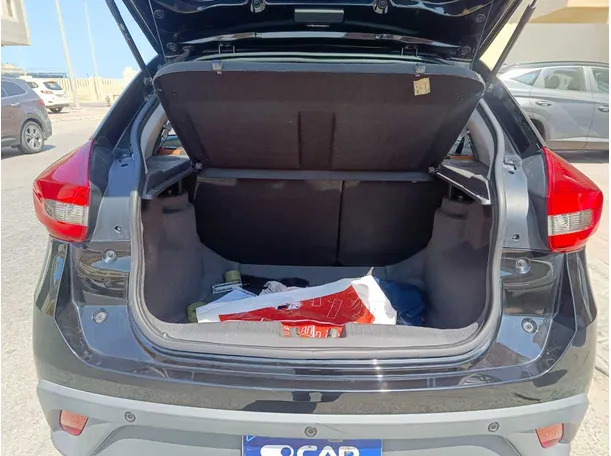 Car image 26