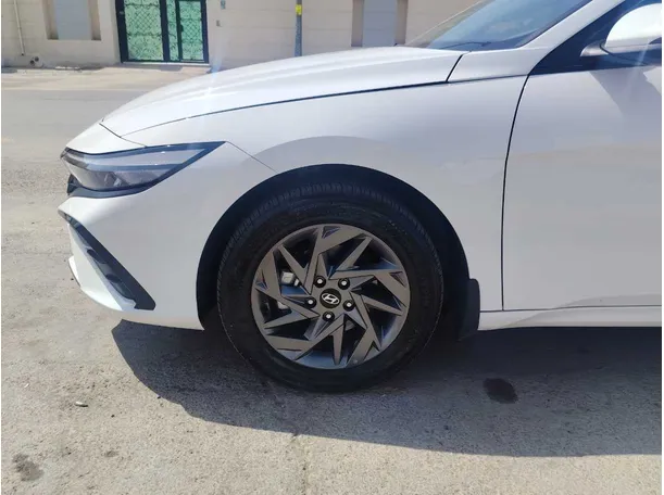 Car image 10