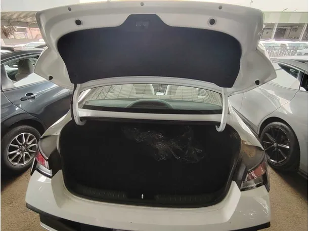 Car image 27