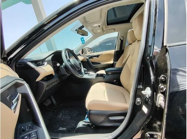 Car image 14