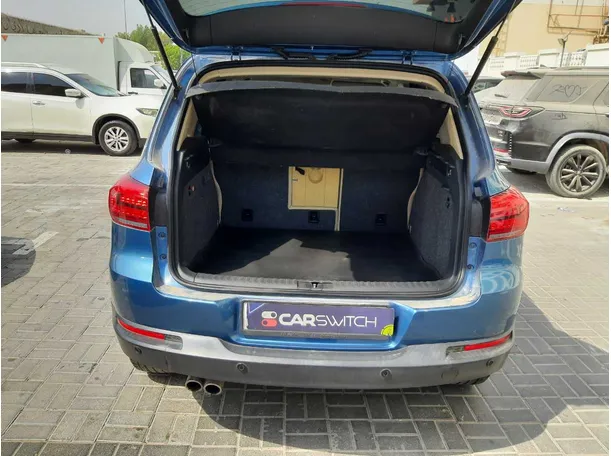 Car image 19